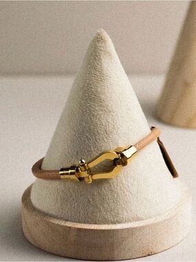 Western horseshoe Gold Clasp Tan Leather Bracelet